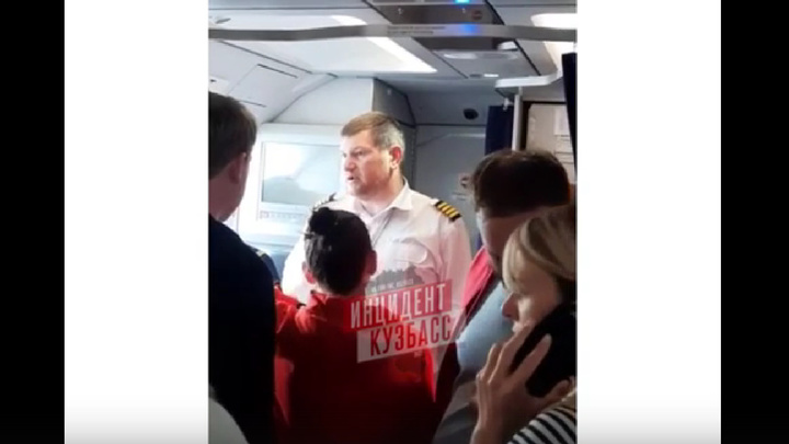 Кемеровские пассажиры устроили скандал в аэропорту Новосибирска