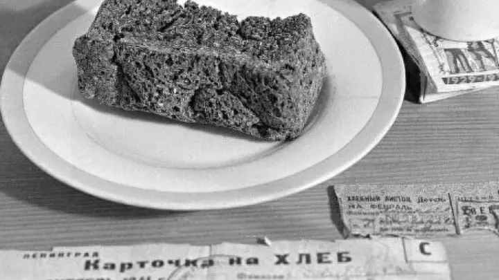 В Новосибирской области испекли и раздали блокадный хлеб по историческому рецепту