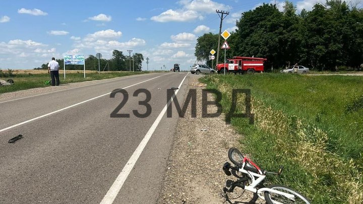 На Кубани отечественный автомобиль насмерть сбил 9-летнего велосипедиста