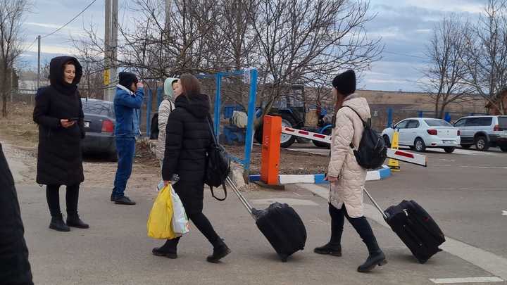 Граждане Украины прессуют жителей Молдовы за общение на русском языке