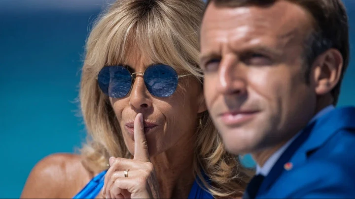 Официально: Брижит Макрон ушла из Елисейского дворца. Или ушёл?