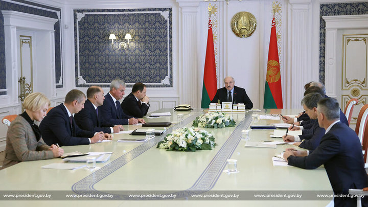 Лукашенко заявил, что мест в Окрестино хватит на всех