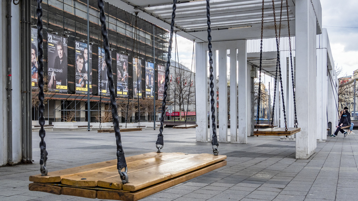 Русские дети на качелях затмили знаменитый мем: This is fine