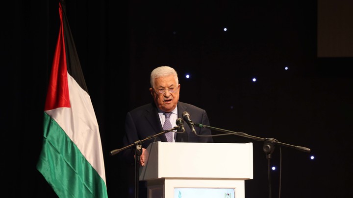 СМИ: на автоколонну президента Палестины напали радикалы