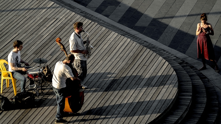 В Сочи на фоне частичной мобилизации уличные музыканты меняют репертуар
