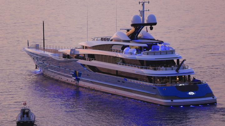 Туристы заметили десятки суперъяхт: COVID-19 вынудил богачей швартоваться в непривычных местах