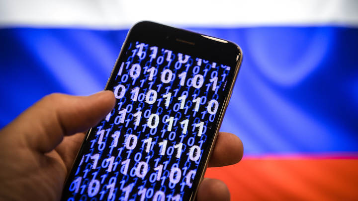 Глава Республики Чувашия отказался от iPhone: теперь у него отечественный смартфон