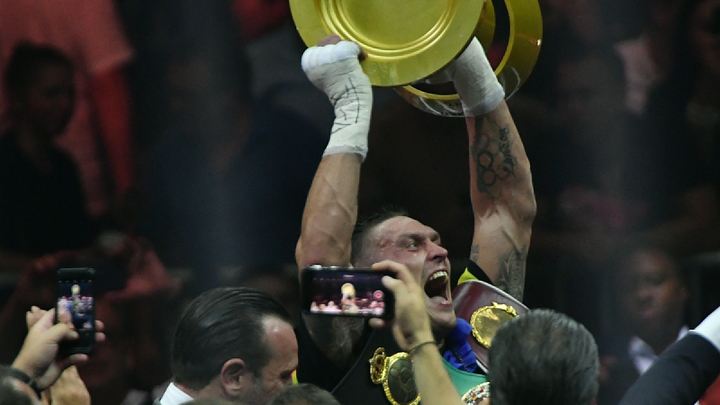 Досрочная победа сохранила за Усиком звание абсолютного чемпиона мира по боксу