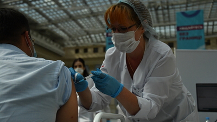 Вакцинацию новосибирских учителей от COVID-19 решено ускорить к 1 сентября