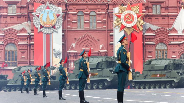 Москвичи смогут посмотреть Парад Победы прямо в общественном транспорте