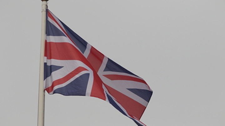 Жители Екатеринбурга предложили британскому послу погулять по Крыму