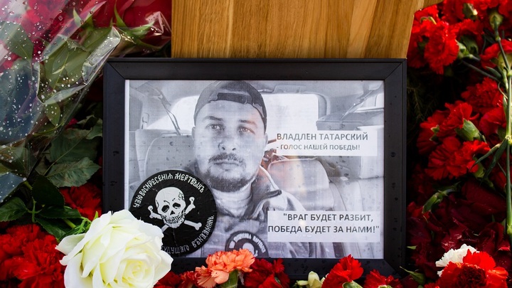 В Геническе появился мурал в честь Владлена Татарского
