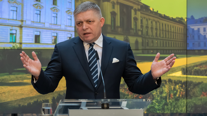 Словакский премьер в разговоре со Шмыгалем исключил поставки оружия Украине