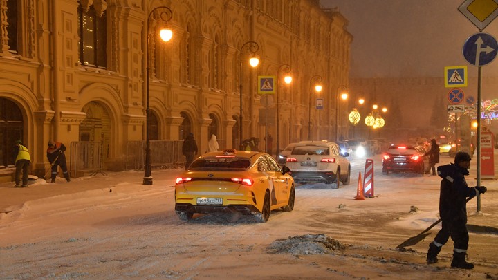 ЦОДД предупредил московских водителей о сильном снегопаде 23 января