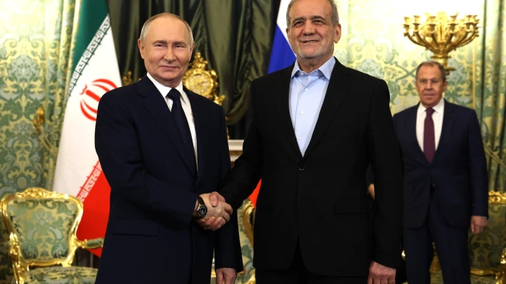 Россия и Иран станут стратегическими партнёрами: Путин и Пезешкиан встретились в Кремле