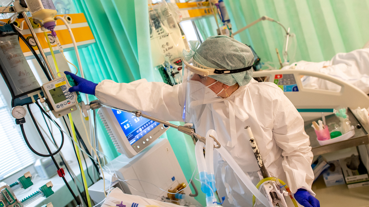 В России коронавирус поставил суточный рекорд по смертности