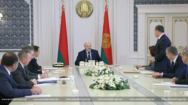 Лукашенко призывает правительство не допустить социальный взрыв
