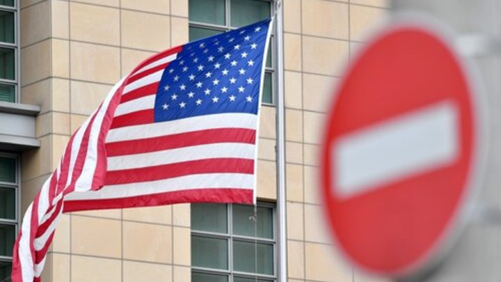 Главы ФБР и Минюста США обзавелись личной охраной. Обыск поместья Трампа разозлил всех