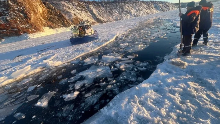 Следователи установили личности всех людей, утонувших в машине УАЗ на Байкале