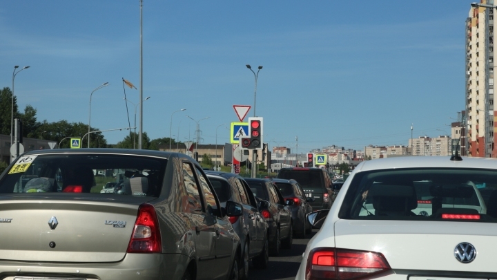 Из-за нескольких ДТП на правом берегу Кемерова парализовало движение транспорта