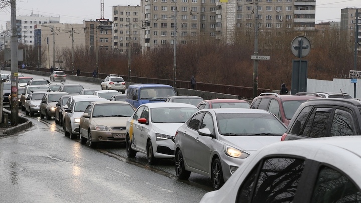 ГИБДД советует автомобилистам Челябинской области взять в дорогу чай и буксировочный трос