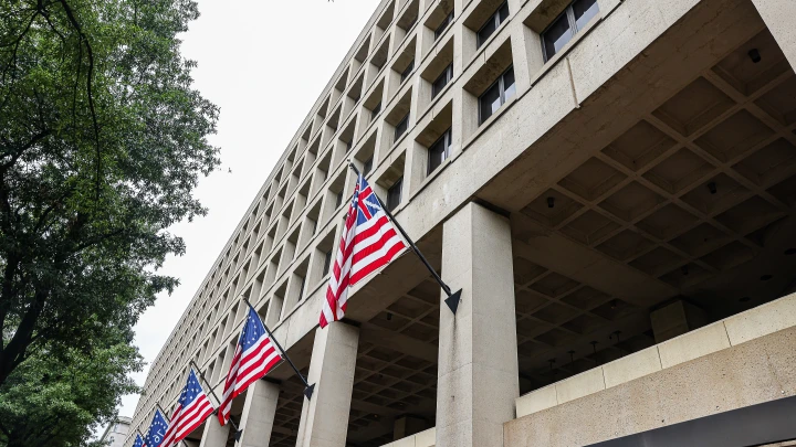 Раненые сотрудники нацгвардии в критическом состоянии: Директор ФБР высказался о стрельбе в Вашингтоне