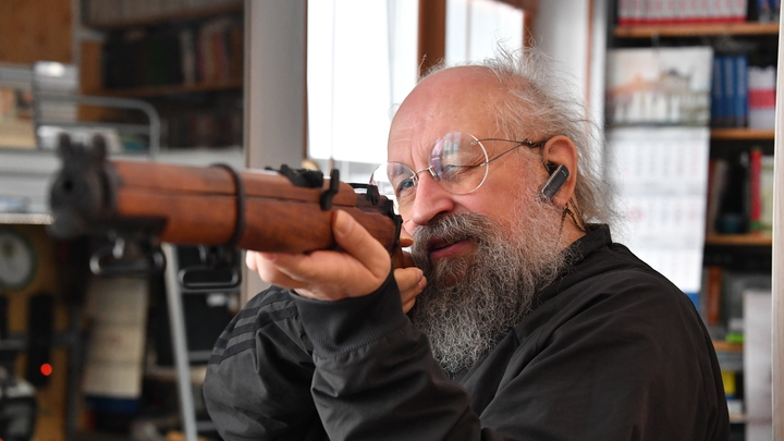 Либералы - тоталитарная секта. Вассерман рассказал, с кем борется Россия