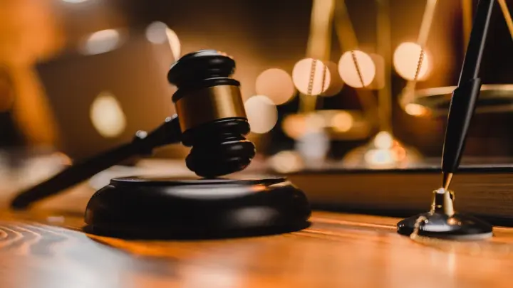 Прокурора по делу Чекалиных уличили в покупке марафона Лерчек за 2690 рублей