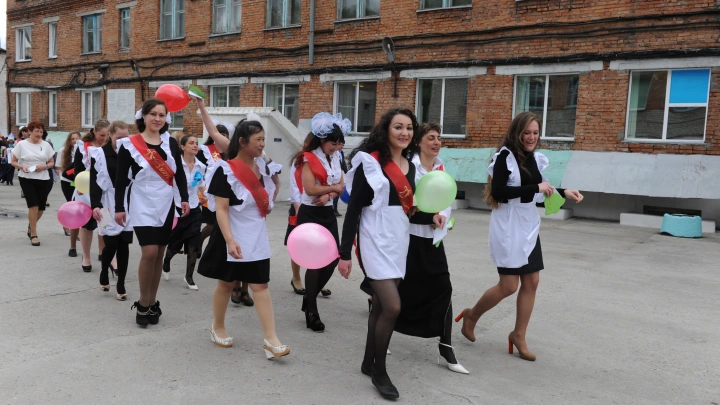 От школьного эксперимента до всенародного ритуала: откуда пошла традиция последних звонков