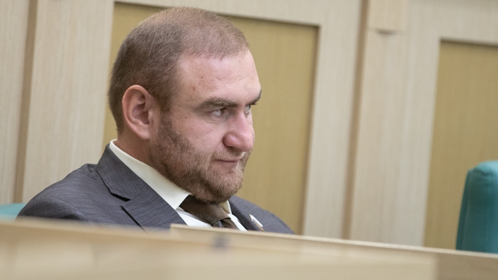 Бывшего сенатора Арашукова и его отца приговорили к пожизненному лишению свободы