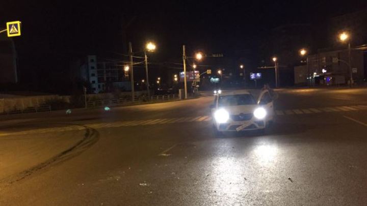 В Челябинске на зебре водитель сбил двух студенток юридического колледжа