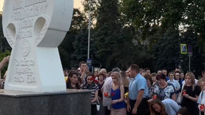 В Краснодаре организовали мемориал в память о погибших при терактах в Севастополе и Дагестане
