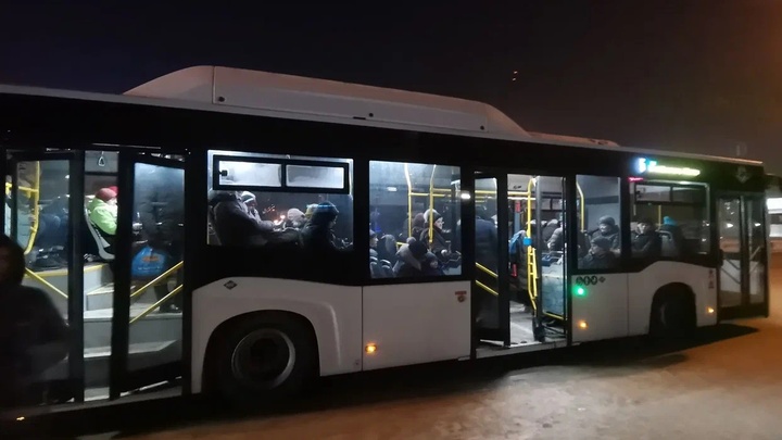 В Новосибирске друг кондуктора и пассажир подрались в автобусе № 95