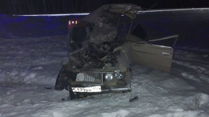 Три человека погибли в аварии с грузовиком на трассе в Новосибирской области