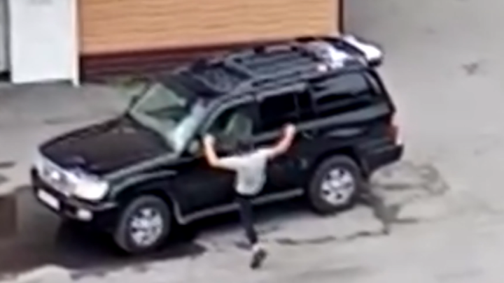 Кузбассовец разбил Land Cruiser своего начальника из-за ссоры на работе