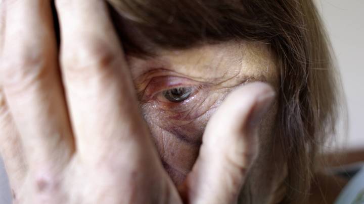 В Заельцовском районе Новосибирска рухнул потолок в квартире 79-летней женщины