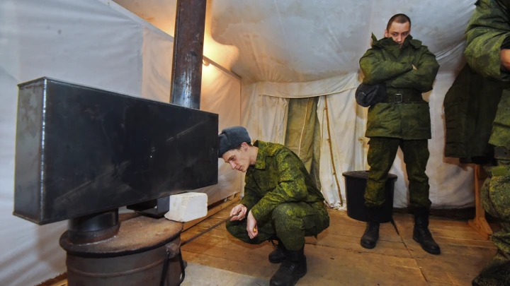 Из ящика сладостей русские бойцы достали неожиданное. Он понимает, он служил – объяснил курьёз Александр Бородай