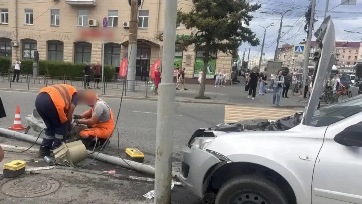 В Омске восемь человек пострадали при наезде автомобиля на пешеходов: предварительная причина установлена