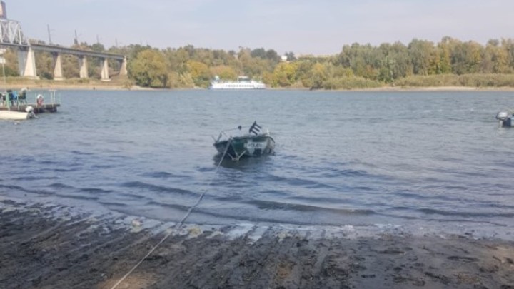 На реке Дон в Ростове перевернулась лодка с рыбаками