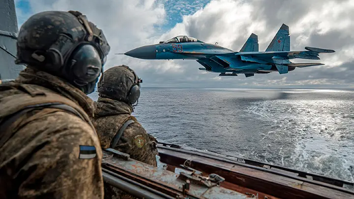 Эстонский флот и авиация НАТО атаковали танкер с русской нефтью: В дело вмешался Су-35С. И все разбежались