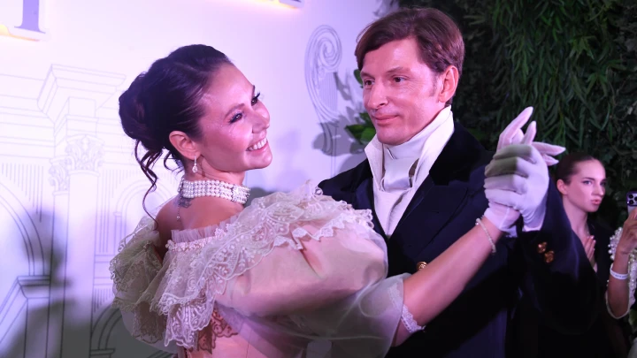 Команда звёзд чуть не свела с ума Ляйсан Утяшеву. Жена Воли потратила все деньги на помощь психолога Команда звёзд чуть не свела с ума Ляйсан Утяшеву. Жена Воли потратила все деньги на помощь психолога