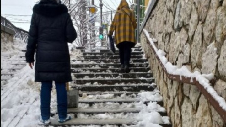 Спецтехника в Ростове продолжает ликвидировать последствия рекордного снегопада