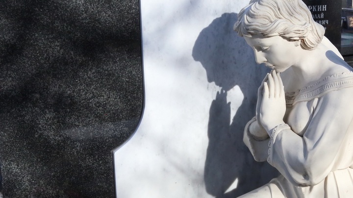 У нас большая диаспора, сейчас позвоним: Смотритель кладбища рассказал о вандалах-мигрантах