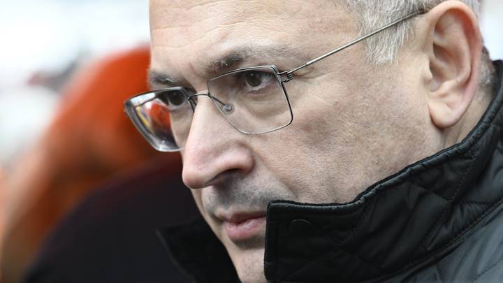 Ротшильды контролировали нефтянку в России: Беглый олигарх сдал протектора