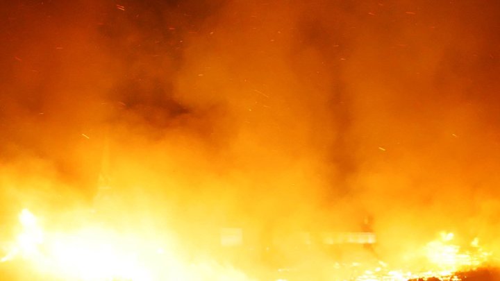 Еда у вас не огонь: Рассерженный ужином петербуржец спалил шашлычку и попал на 7,5 млн