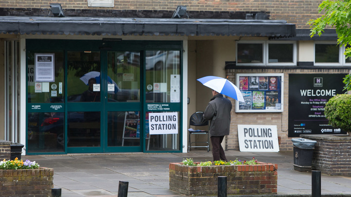 Только Лёше не показывайте: Британцы переплюнули голосование в багажнике