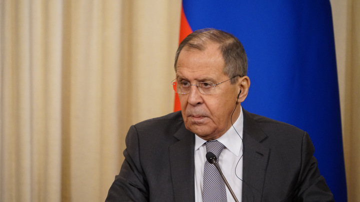 Захарова пошутила про любовь журналистов к селфи с Лавровым. Глава МИД ответил одним взглядом