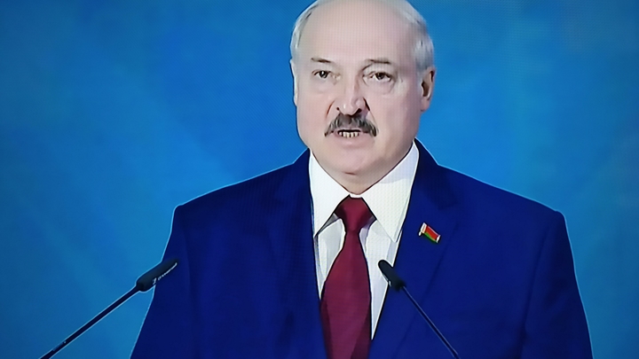 Лукашенко заявил о переброске ещё одной группировки на юг Белоруссии