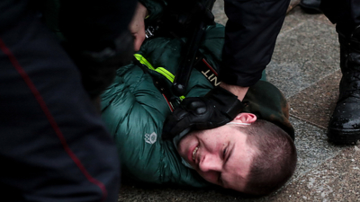 Полицейские в Чите снова применили оружие чтобы остановить гонщика на Тойоте
