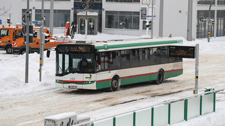 В Новосибирске пассажиры автобуса выгнали из салона мужчину без маски